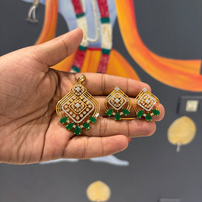 Binita Pendant Set
